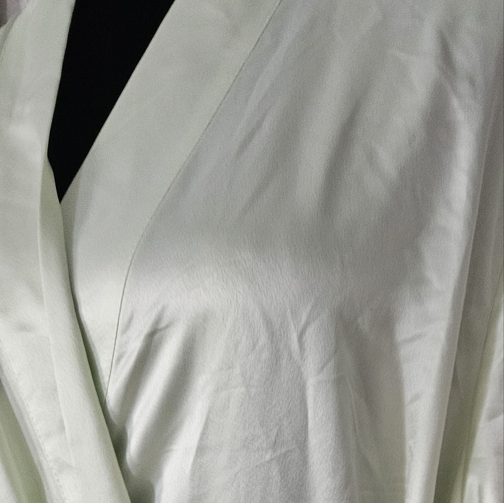 Cabernet Spring Green Robe - Picture 3 of 4